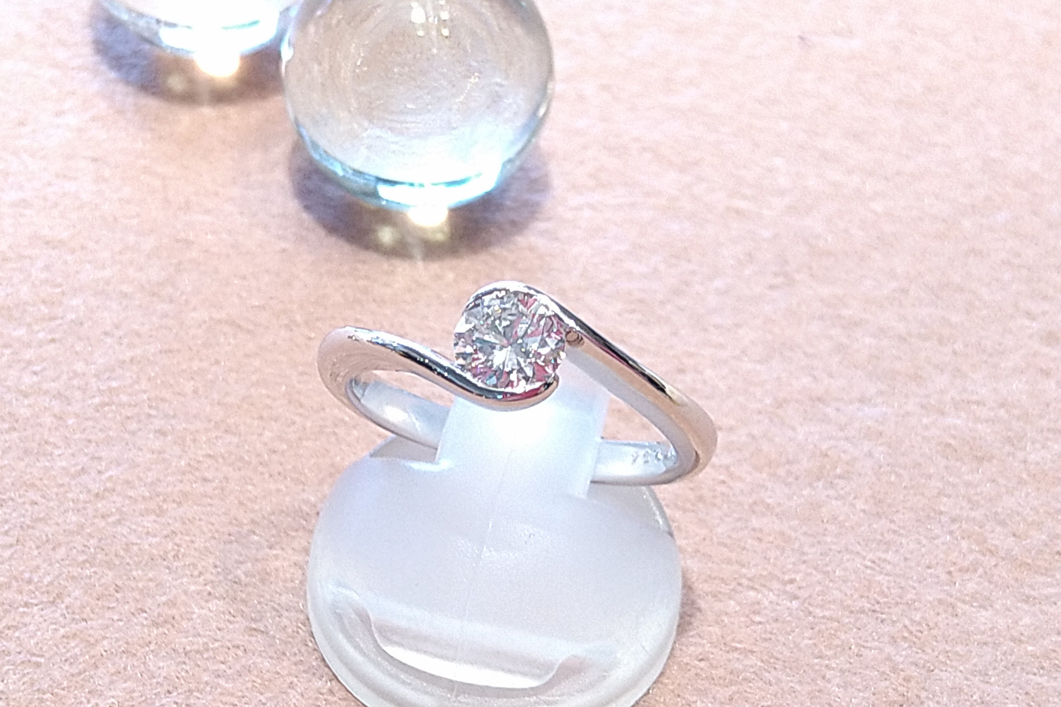 立て爪のダイヤモンドリングのリフォームを承りました 岐阜県羽島市ジュエリーシバタ ジュエリー 真珠 パール 時計 ウォッチ メガネ 修理リフォームの専門店